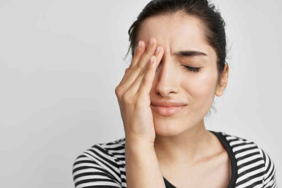 Симптомы синдрома «сухого глаза»